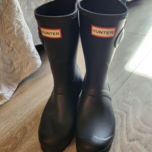 NEW- never worn women’s original short Hunter boots.